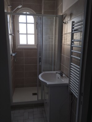 Hair dryer, towels, toilet paper - Vacation home in Le Bouscat/Bordeaux (Le Bouscat)