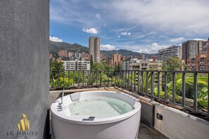 Outdoor spa tub - Luxe apt in Poblado/AC/BBQ - Morph 1002 (Medellín)