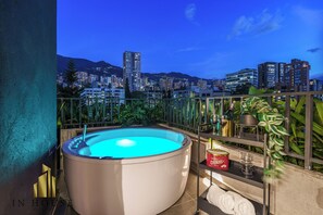 Outdoor spa tub - Luxe apt in Poblado/AC/BBQ - Morph 1002 (Medellín)