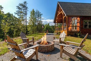 Property grounds - Perfect Family Escape w/ Games, Hot Tub & Fire Pit (Sevierville)