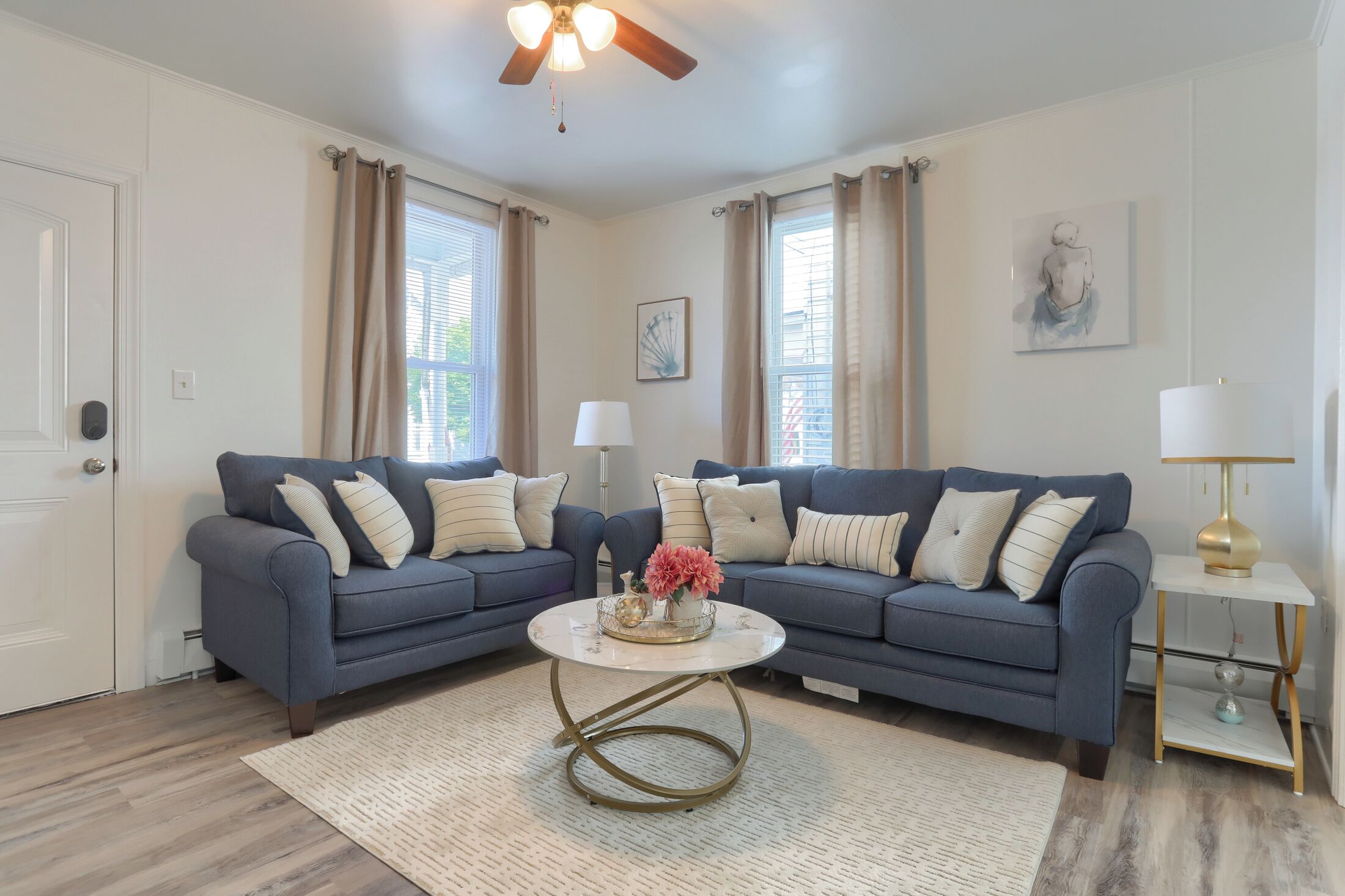 Mid term rental King bedroom - ideal Stay for Working Travelers 