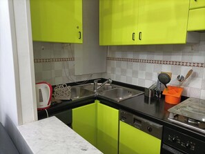 Kühlschrank, Ofen, Herdplatte, Geschirrspüler