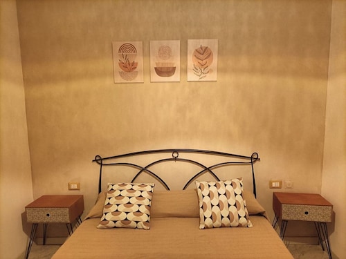 Charming 2-bedroom apartment with AC and WiFi in welcoming Bologna 