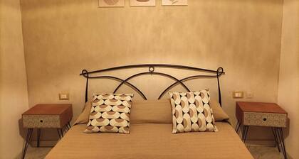 Charming 2-bedroom apartment with AC and WiFi in welcoming Bologna