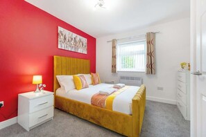 5 bedrooms, WiFi - NEW! Modern 5-Bed Flat in Thornaby Rd, Big groups! (Thornaby)