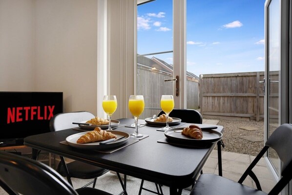 Dining - New! Charming 2-bed Home in Nevis Walk, Sleeps 6! (Thornaby)