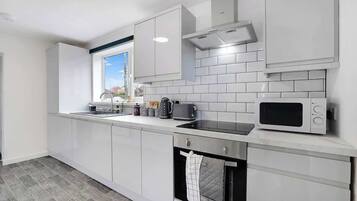 Coffee/tea maker, fridge, microwave, oven