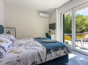 3 chambres, fer et planche à repasser, Wi-Fi, draps fournis