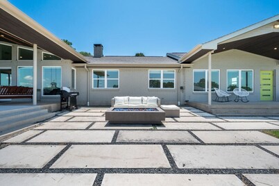 THE LAKEHOUSE | Lakefront Boat & RV Getaway