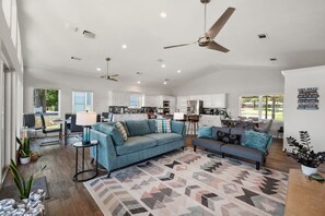 Una Smart TV, una chimenea