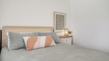 2 chambres, fer et planche à repasser, Wi-Fi gratuit, draps fournis