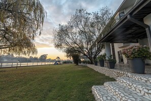 Garden - ANEW Hotel & Convention Centre OR Tambo (Benoni)