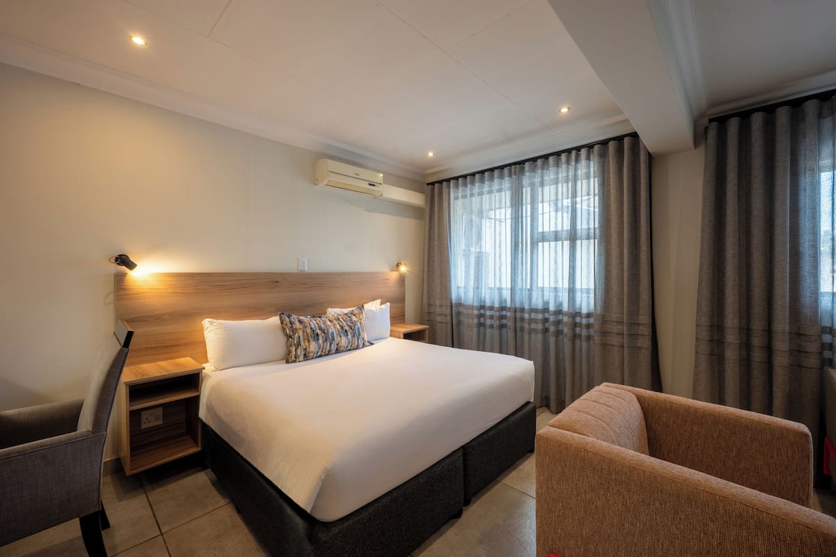 Executive Room | In-room safe, iron/ironing board, free cribs/infant beds, free WiFi