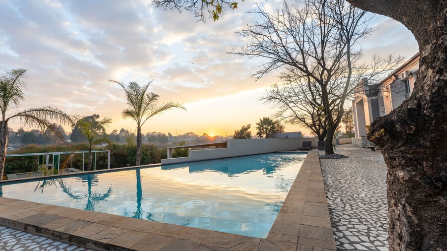 ANEW Hotel & Convention Centre OR Tambo