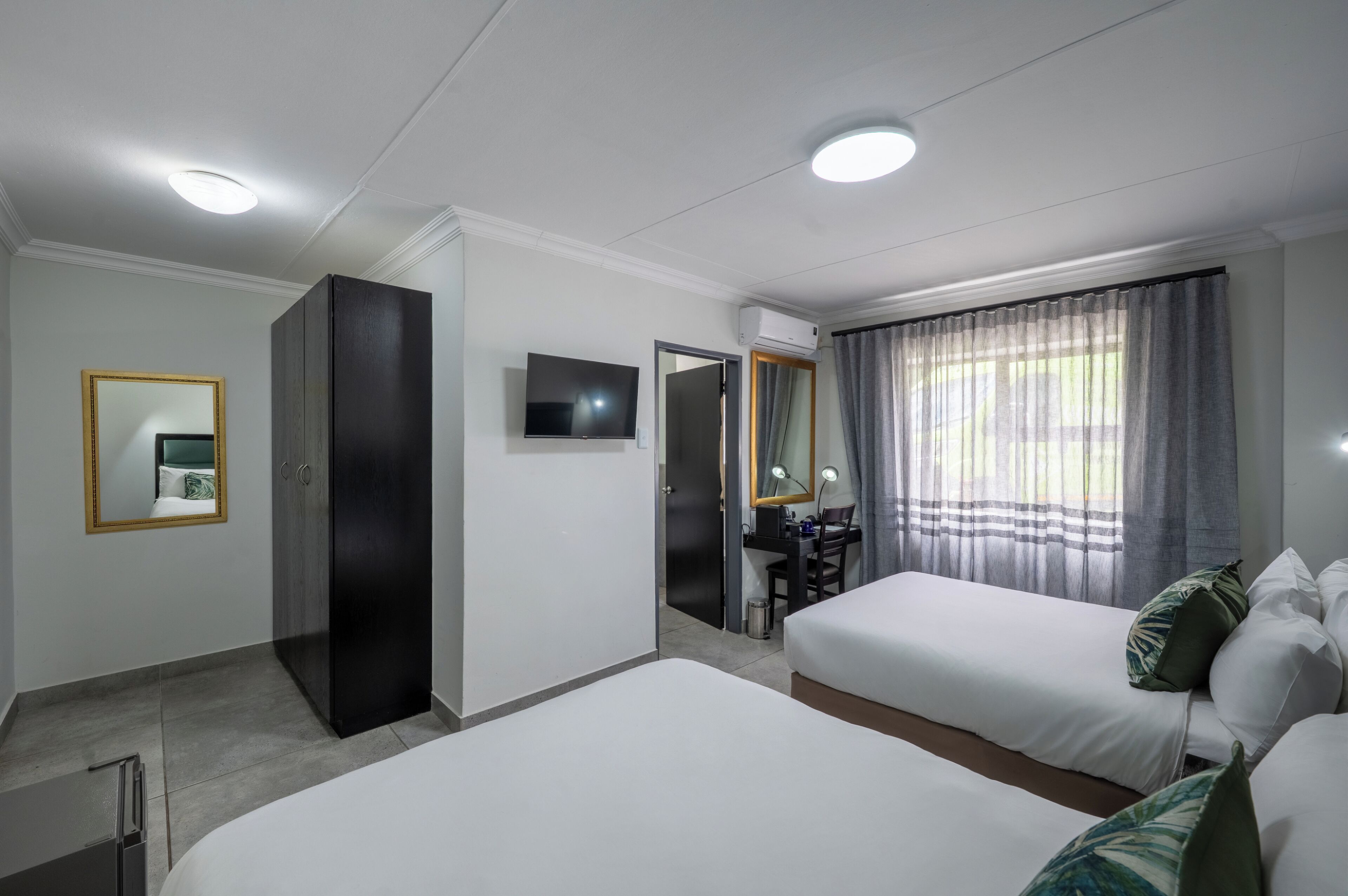 Family Room | In-room safe, iron/ironing board, free cribs/infant beds, free WiFi