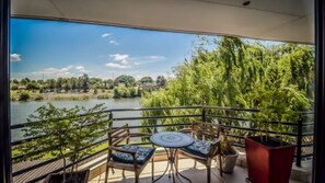 Kamar Eksekutif | Teras/patio