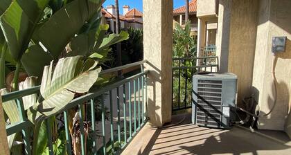 2 BR 2BA condo with AC, 2 parking spots, pool, walk to eat and shop