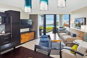 Smart-TV, fotballspill, bordtennis og stereoanlegg