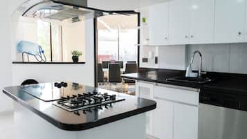 Fridge, microwave, oven, coffee/tea maker