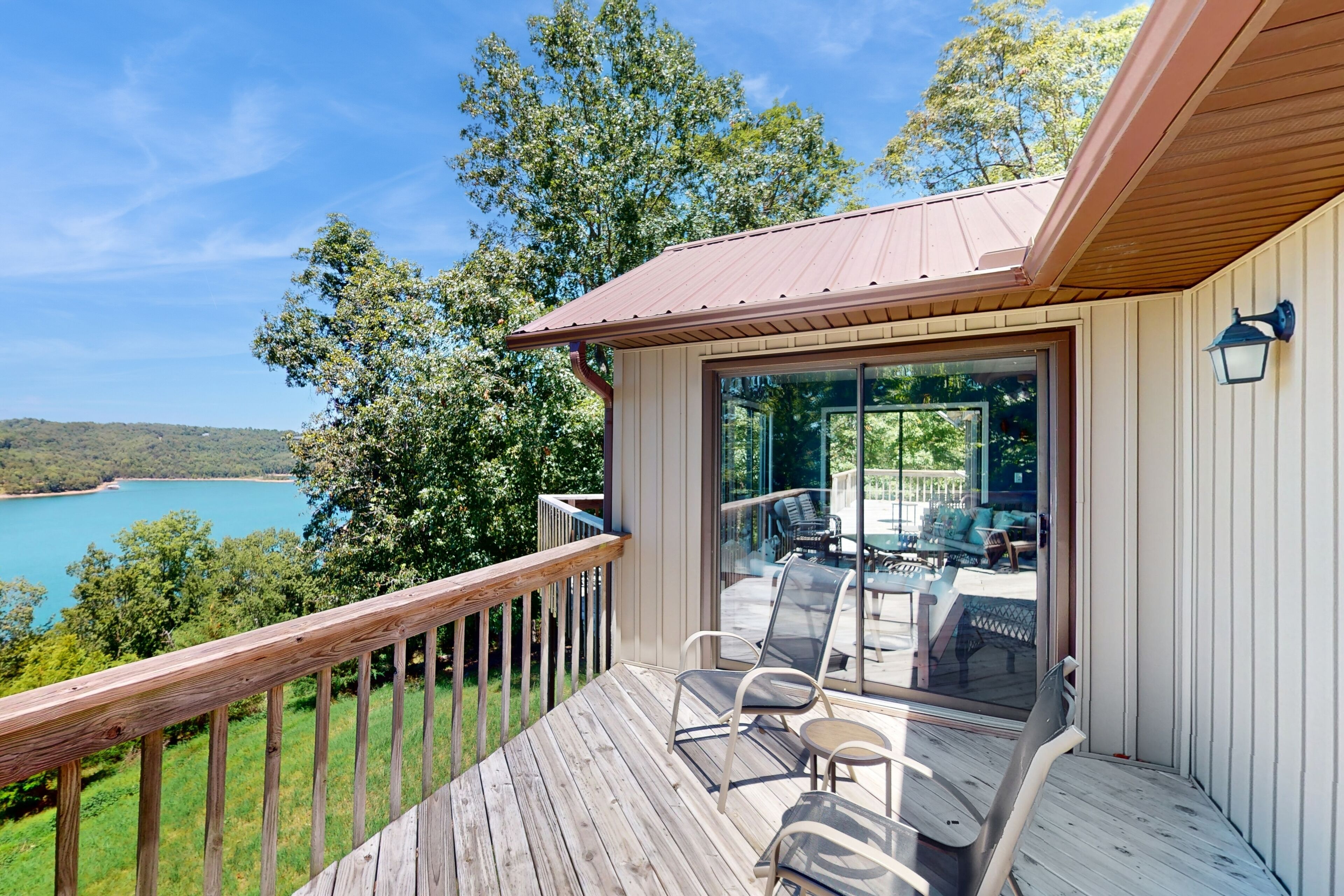 Spacious Retreat with Serene Views, Hot tub & Wifi