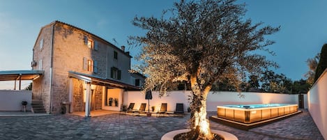 Outdoor pool, a heated pool