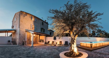 2 BD huvila uima-altaalla, poreallas jopa 4 hengelle