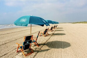 Beach nearby - Your One Stop Oasis Destination with pool, balcony and beach access (Port Aransas)