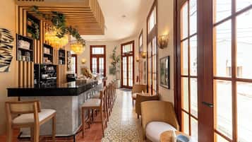 2 bares/lounges
