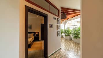 1 habitación, caja de seguridad en la habitación y escritorio