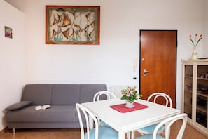 Apartment, Balcony | Living area | 32-inch TV with digital channels