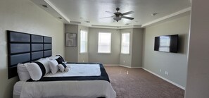 3 bedrooms, iron/ironing board, WiFi, bed sheets