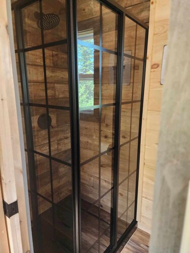 New 1 bedroom Container cabin with direct trail access (cabin 3)