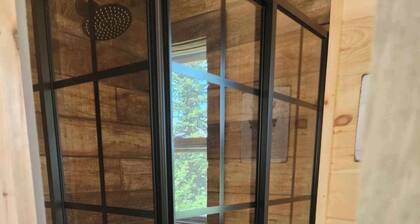 New 1 bedroom Container cabin with direct trail access (cabin 3)