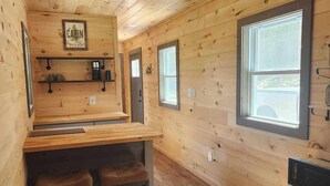 TV - New 1 bedroom Container cabin with direct trail access (cabin 3) (Errol)