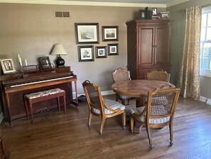 Dining - Entire House for Rent in Elm Grove with Pool (Elm Grove)