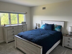 6 多间卧室、办公桌、熨斗/熨衣板、旅行婴儿床