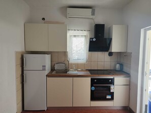 Frigorífic, forn, placa de cuina i rentaplats 