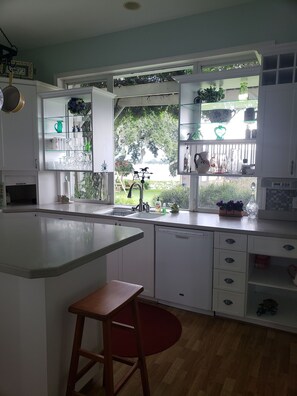 Private kitchen - LAKEFRONT Paradise for Rent  SEASON  1/1/2025-4/2025 (Lake Placid)