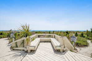 Terrace/patio - Condo with Coligny Beach views, outdoor pool, beach access, balcony, W/D, & AC (Hilton Head)