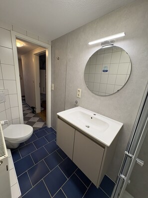 Dusche, Handtücher, Seife, Toilettenpapier