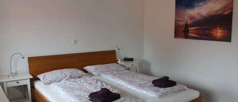 1 chambre, lit parapluie, Wi-Fi gratuit, draps fournis