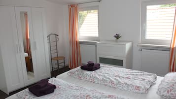 1 Schlafzimmer, Reisekinderbett, kostenloses WLAN, Bettwäsche