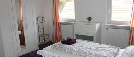 1 Schlafzimmer, Reisekinderbett, kostenloses WLAN, Bettwäsche