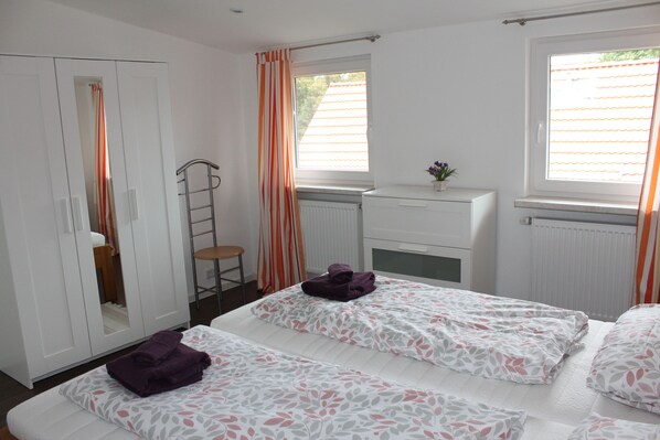 1 dormitorio, cuna de viaje, wifi gratis y ropa de cama