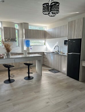 Microwave, stovetop, cookware/dishes/utensils