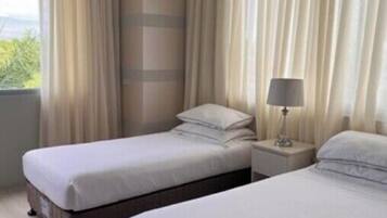 3 bedrooms, iron/ironing board, free WiFi, bed sheets