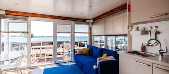 Unique Experience Close to AMS. Free Parking.