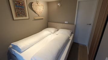 2 slaapkamers, reisbedje, wifi, beddengoed