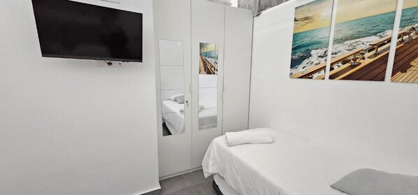 2 chambres, fer et planche à repasser