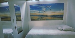2 bedrooms, iron/ironing board, WiFi